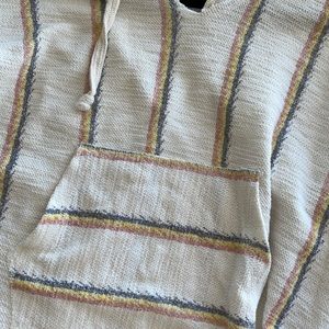 Hooded Summer style cropped sweatshirt.